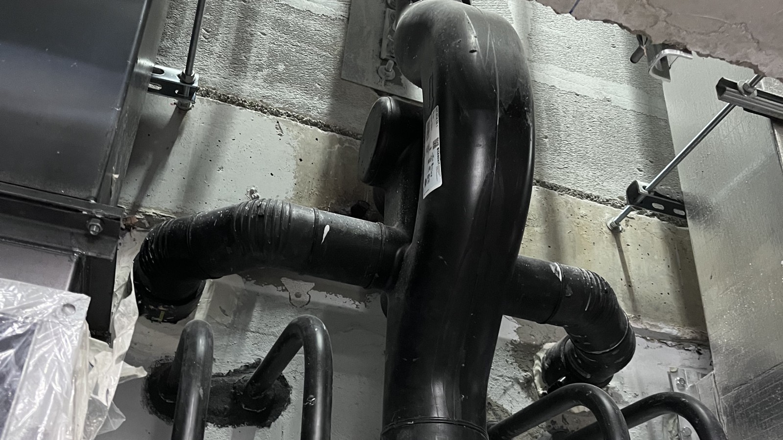 Orbi Central Park Towers'ta yüksek verimli atık su tahliyesi için kullanılan Geberit SuperTube sistemi.