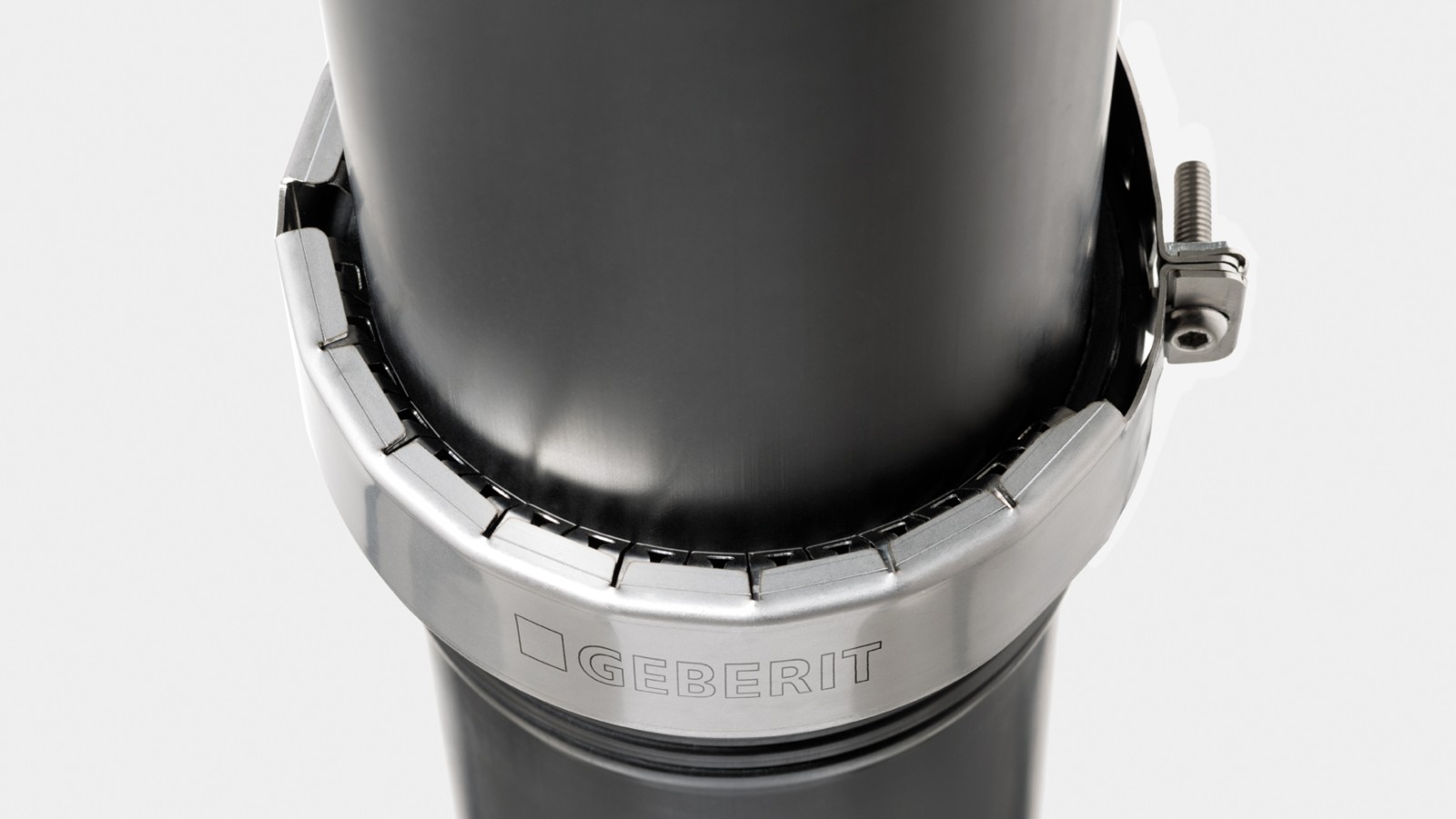 Geberit tutucu çeneleri Silent-PP'yi çatı drenajı için uygun hale getirir