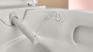 Geberit AquaClean Alba akıllı klozette Whirlspray taharet teknolojisi bulunmaktadır.