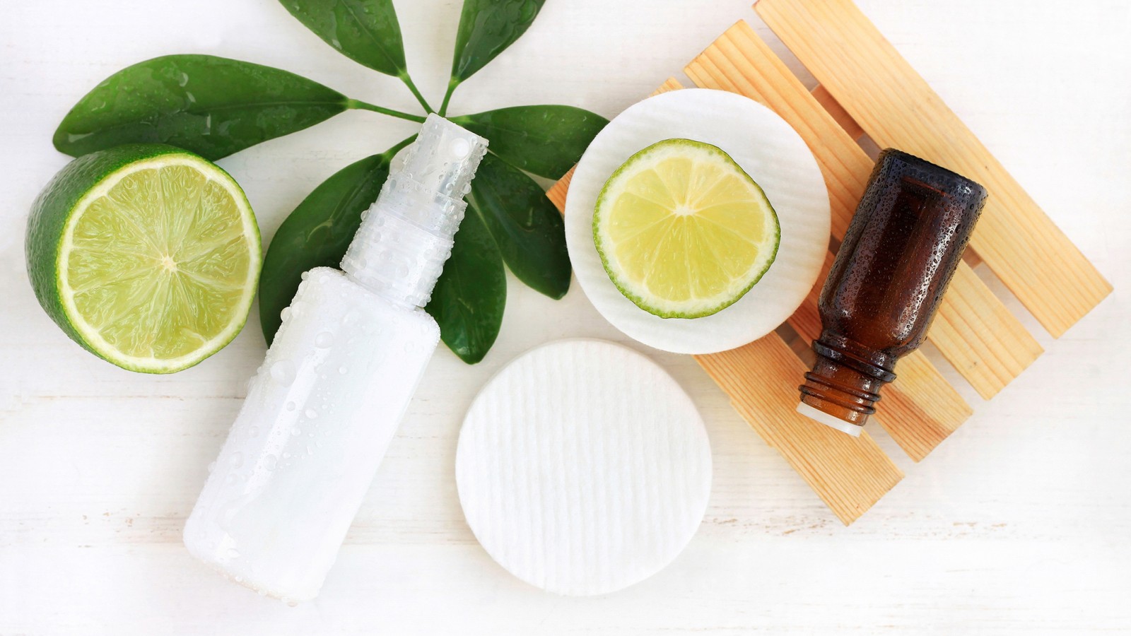 Temiz hava için evde bulunan çeşitli ürünler Temiz hava için evde bulunan çeşitli ürünler