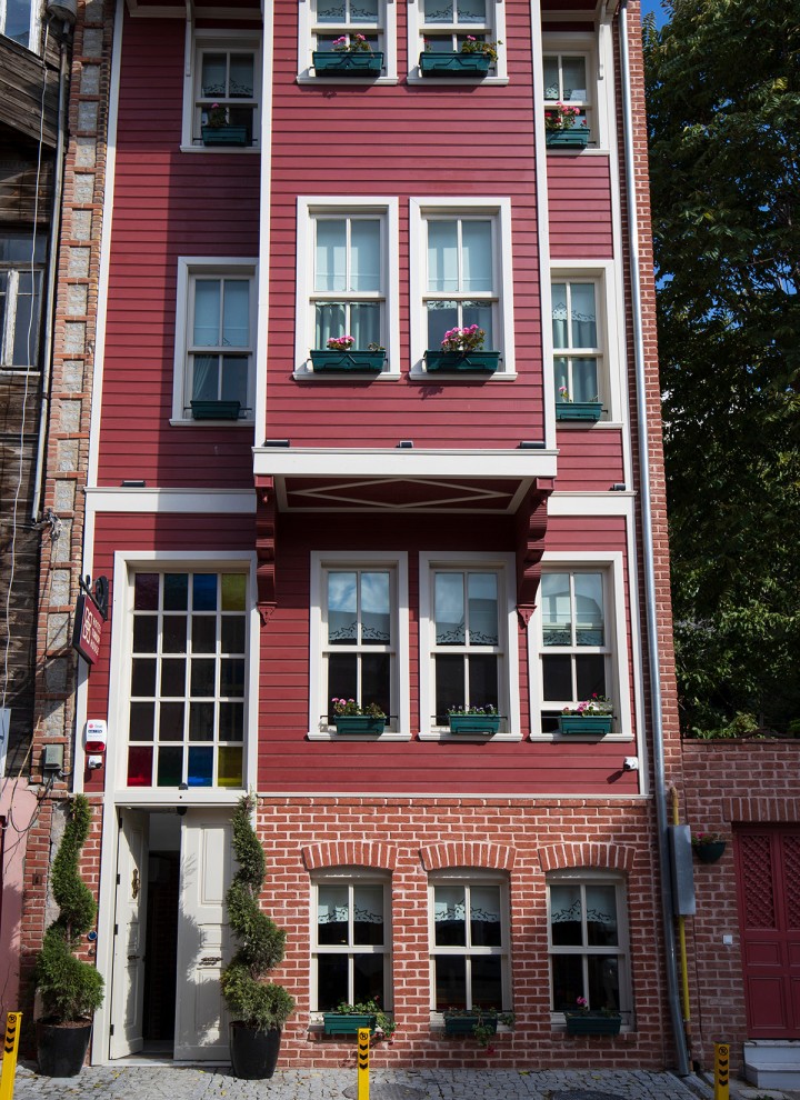 Öncesi ve sonrası: 2022'deki dönüşümden sonra bina (© Haydar Erçin) Öncesi ve sonrası: 2022'deki dönüşümden sonra bina (© Haydar Erçin)