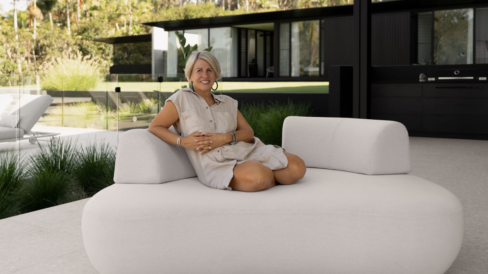 Blackwood House sadece bir ev değil; Sarah Waller’ın tasarım felsefesinin ve yaratıcı ruhunun bir yansımasıdır. (© Alyne Media)