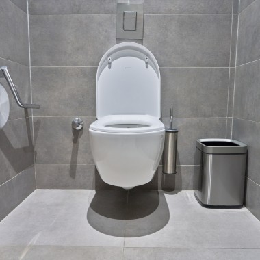 Banyolarda birçok Geberit ürünü, örneğin iCon WC, bulunmaktadır. (© Oğuzhan Kasar) Banyolarda birçok Geberit ürünü, örneğin iCon WC, bulunmaktadır. (© Oğuzhan Kasar)