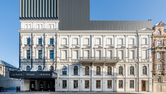Harabe bir binadan mimari bir mücevhere: Yeni Riga Tiyatrosu (© Jānis Salmanis) Harabe bir binadan mimari bir mücevhere: Yeni Riga Tiyatrosu (© Jānis Salmanis)