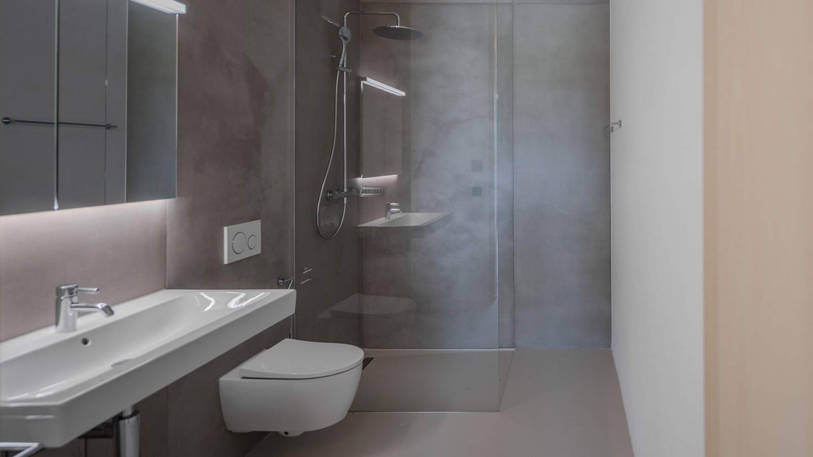 Banyolar, Geberit WC ve lavaboları ile donatılmıştır. (© Openly / Jens Ellensohn)