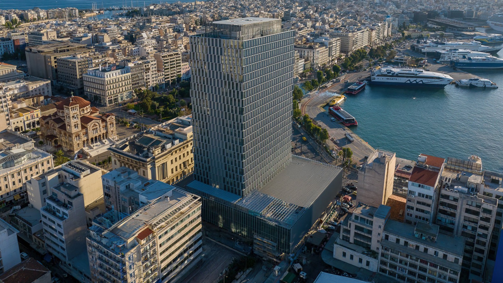 Eski devin yeni yüzü (© George Fakaros)