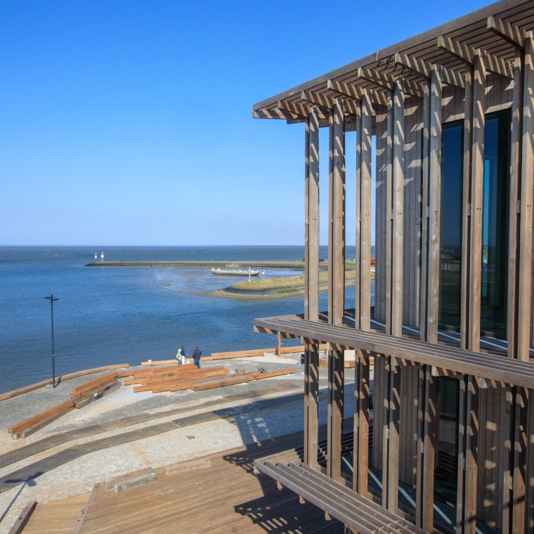 Danimarkalı yıldız mimar Dorte Mandrup, yeni binayı zorlu iklim koşullarına dayanacak şekilde tasarladı (© Tjeerd Visser) Danimarkalı yıldız mimar Dorte Mandrup, yeni binayı zorlu iklim koşullarına dayanacak şekilde tasarladı (© Tjeerd Visser)