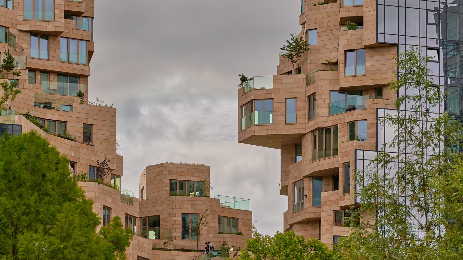 Dış cephesi yeşillenecek olan yapının üzerinde 155 bitki çeşidi yetişiyor (© Marcel Steinbach)