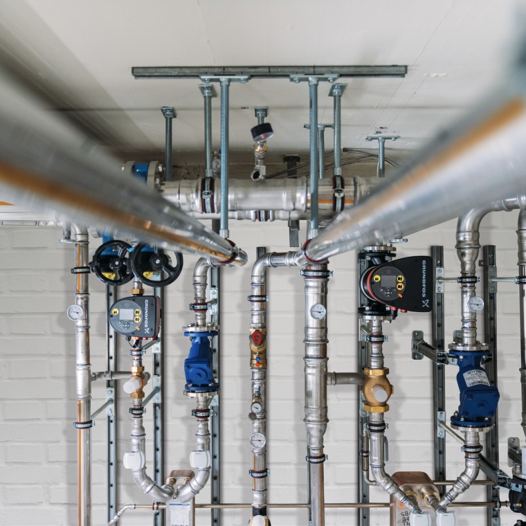 Geberit Mapress Therm, yoğunlaşma suyu oluşumu olan kapalı soğutma veya soğutma devrelerinde harici korozyona karşı güvenilir koruma sunar