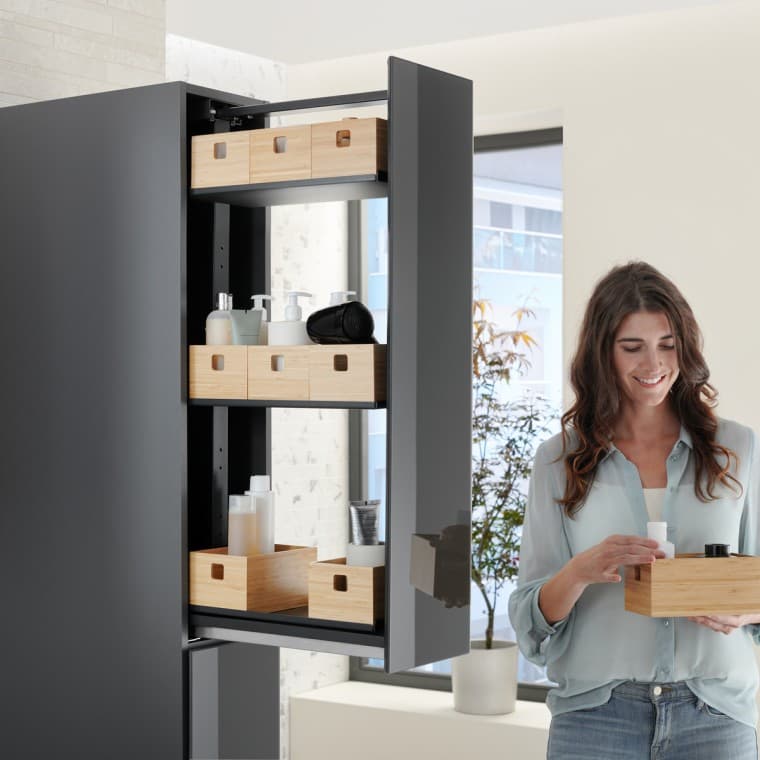 Antrasit cam kapaklı yüksek dolap Antrasit cam kapaklı yüksek dolap