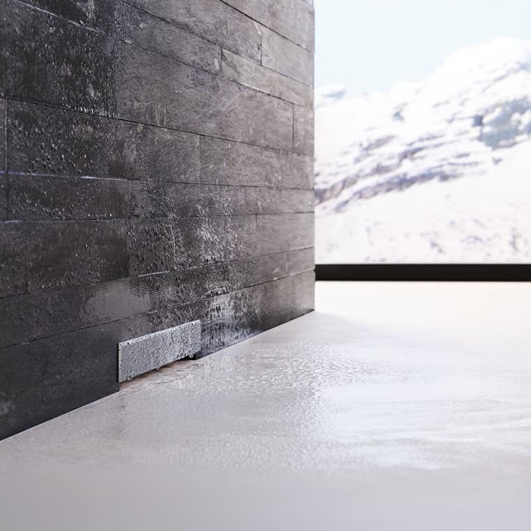 Siyah tuğla duvarda Geberit duvar süzgeci Siyah tuğla duvarda Geberit duvar süzgeci