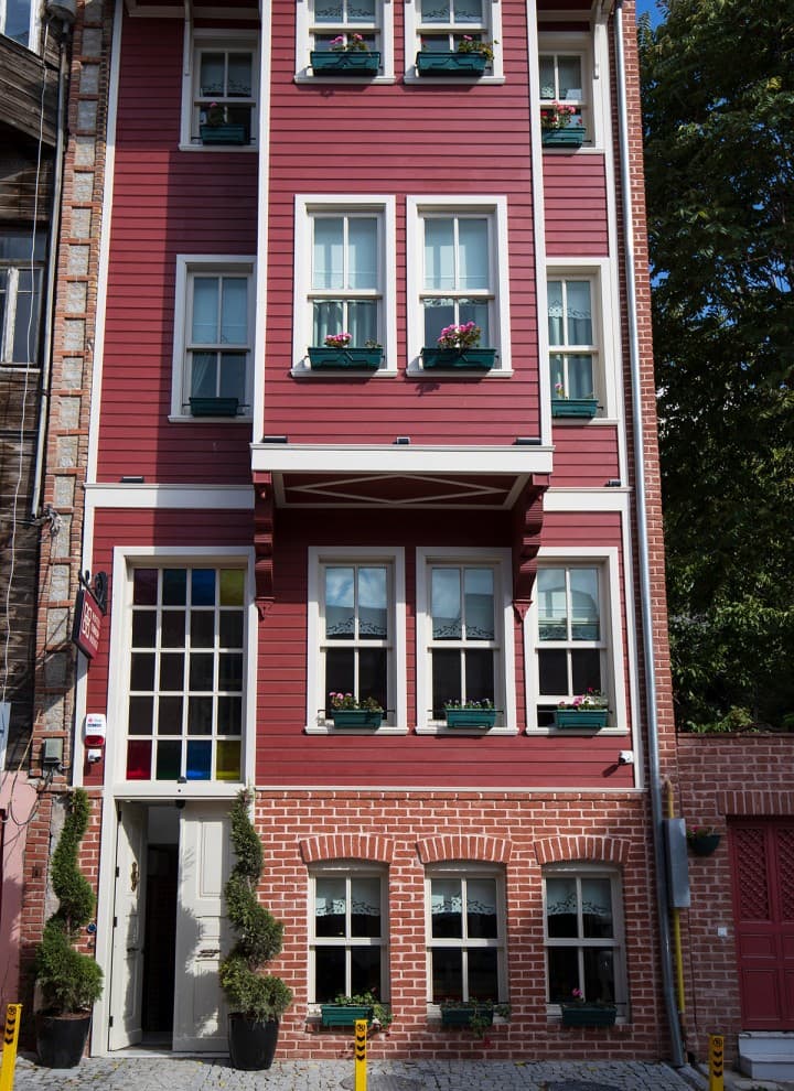 Öncesi ve sonrası: 2022'deki dönüşümden sonra bina (© Haydar Erçin) Öncesi ve sonrası: 2022'deki dönüşümden sonra bina (© Haydar Erçin)