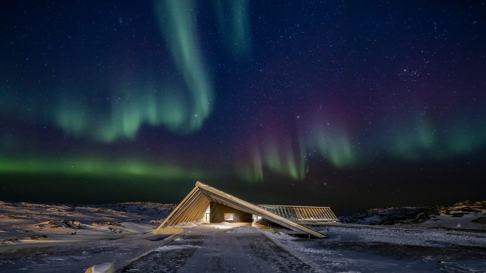 Grönland kutup gecesinin muhteşem kuzey ışıklarında Icefjord Centre (©Adam Mørk) Grönland kutup gecesinin muhteşem kuzey ışıklarında Icefjord Centre (©Adam Mørk)