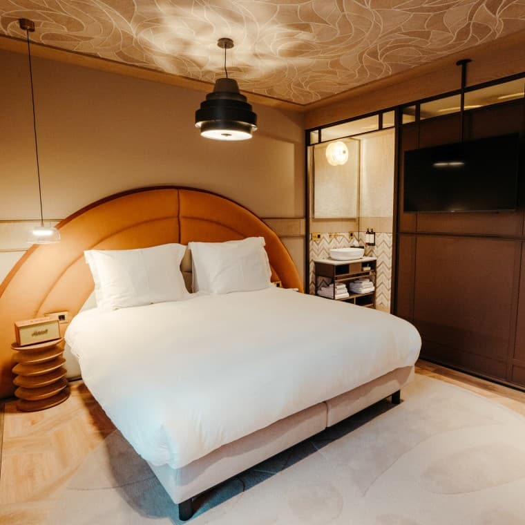 36 şık otel odası, ortaçağ modern tarzında (© Nina Slagmolen) 36 şık otel odası, ortaçağ modern tarzında (© Nina Slagmolen)