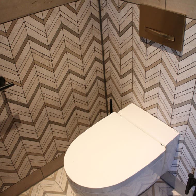 Sigma50 kumanda kapağı, zamansız zarafeti garanti eder (© Geberit) Sigma50 kumanda kapağı, zamansız zarafeti garanti eder (© Geberit)