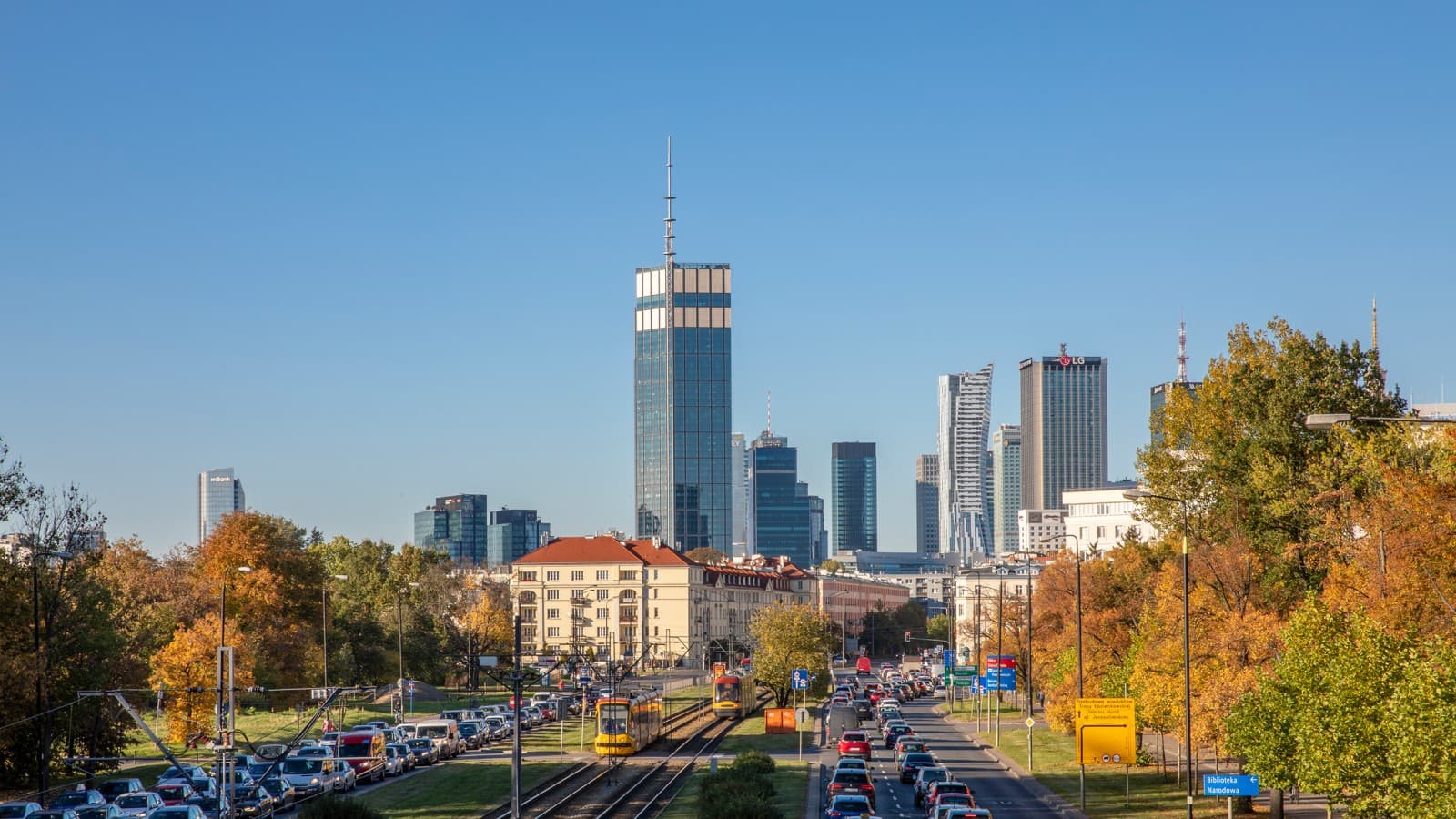 Varso Place, Warsaw (PL) (© Aaron Hargreaves/Foster + Partners) Varso Place, Warsaw (PL) (© Aaron Hargreaves/Foster + Partners)