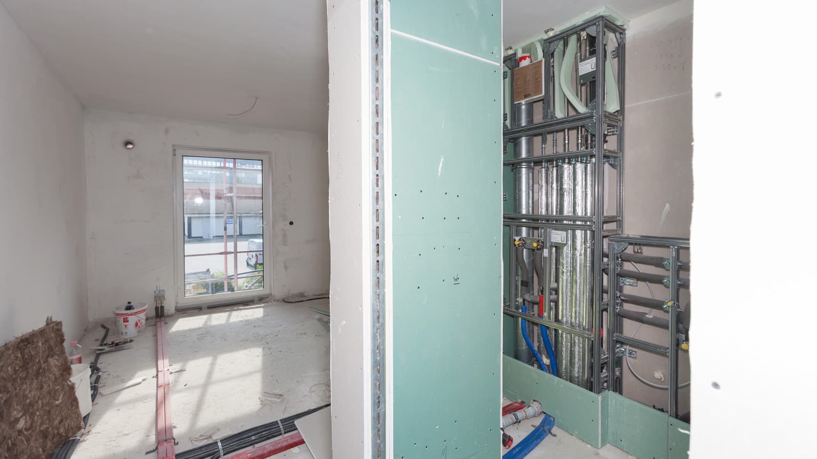 Temin ve drenaj sistemi için endüstriyel olarak hazırlanmış Geberit GIS montaj sistemi, inşaat süresini üç ay kısaltmıştır. (© Geberit) Temin ve drenaj sistemi için endüstriyel olarak hazırlanmış Geberit GIS montaj sistemi, inşaat süresini üç ay kısaltmıştır. (© Geberit)