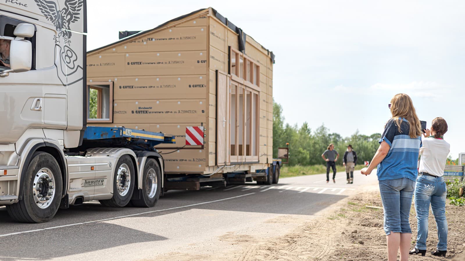 Tiny House nakliyesi (© Chiela van Meerwijk) Tiny House nakliyesi (© Chiela van Meerwijk)