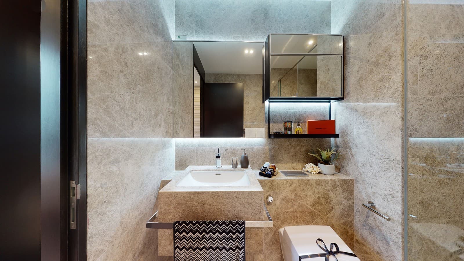 Geberit AquaClean akıllı klozet ile ana banyoda ek konforlar (©Guocoland Limited) Geberit AquaClean akıllı klozet ile ana banyoda ek konforlar (©Guocoland Limited)